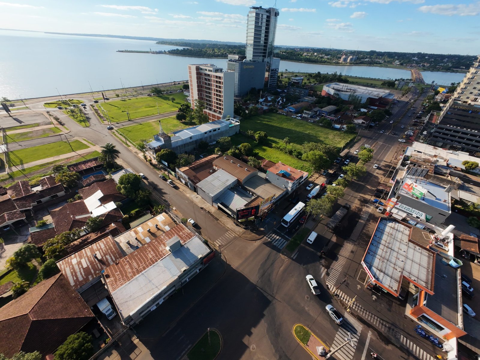 Terreno con edificación en esquina - Encarnación - Imagen 11