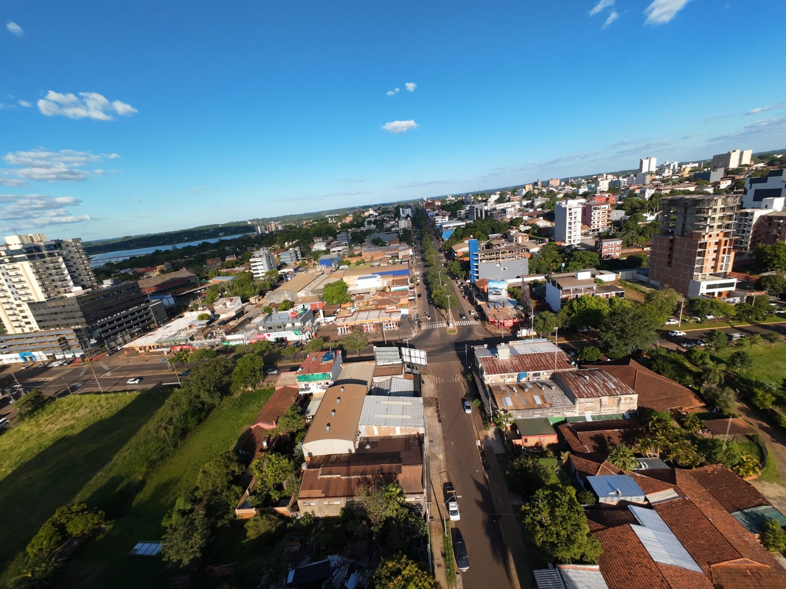 Terreno con edificación en esquina - Encarnación - Imagen 9