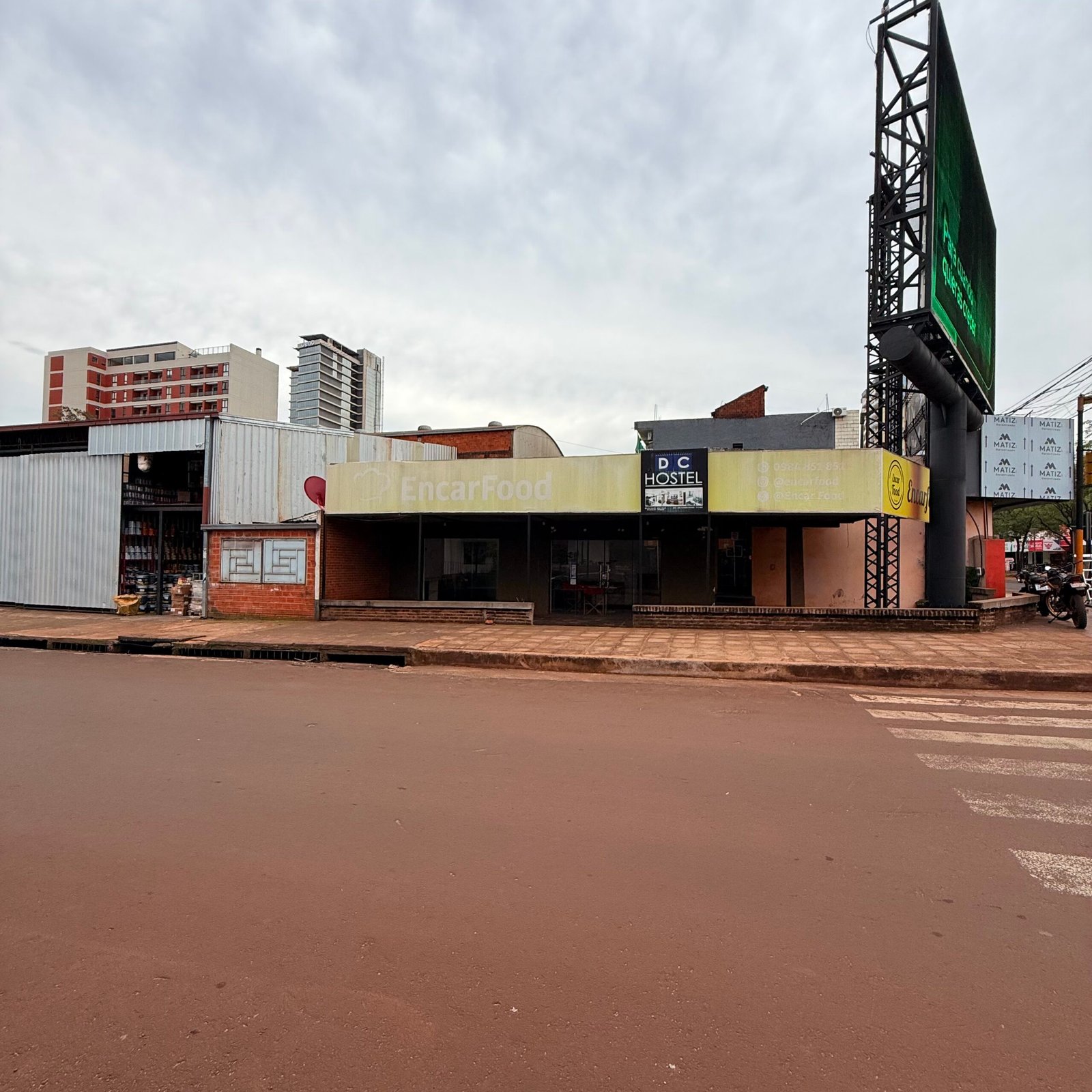 Terreno con edificación en esquina - Encarnación - Imagen 15