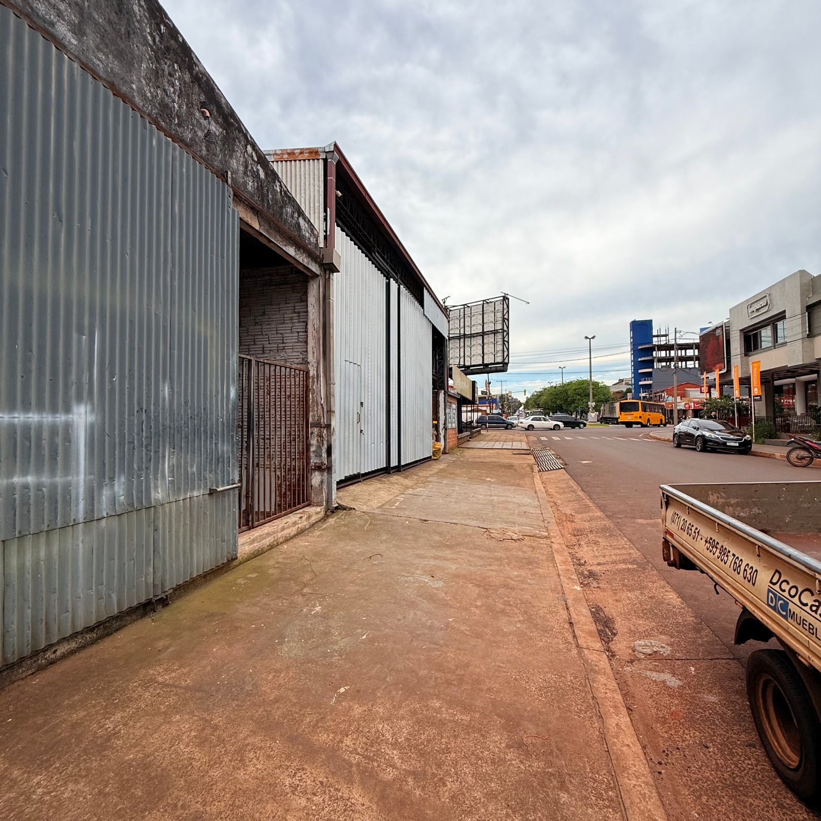 Terreno con edificación en esquina - Encarnación - Imagen 18