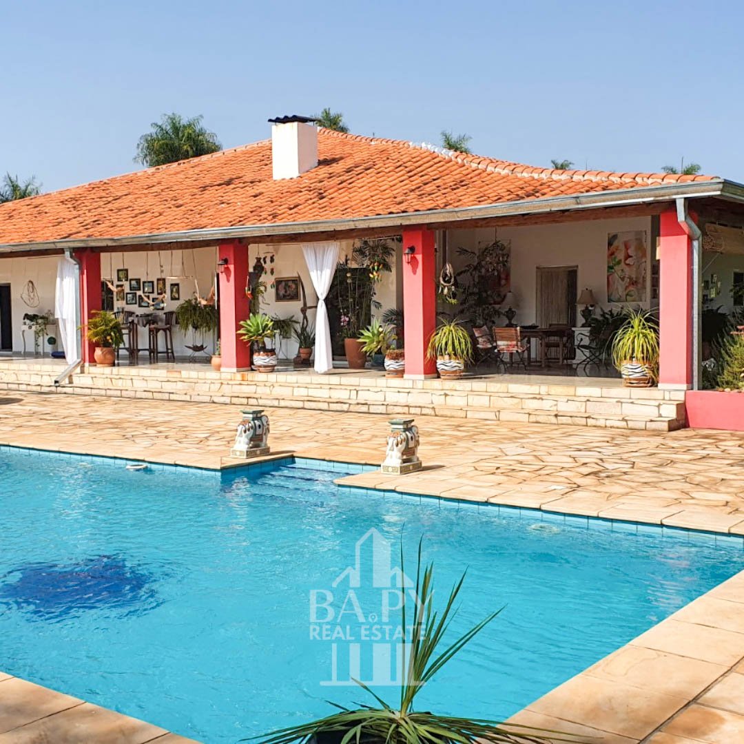 Dos casas y un departamento estilo campestre con 4 ha de terreno - Piribebuy